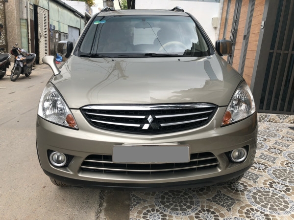 Gia đình bán Mitsubishi Zinger 2011 số sàn màu Vàng Kim rất đẹp