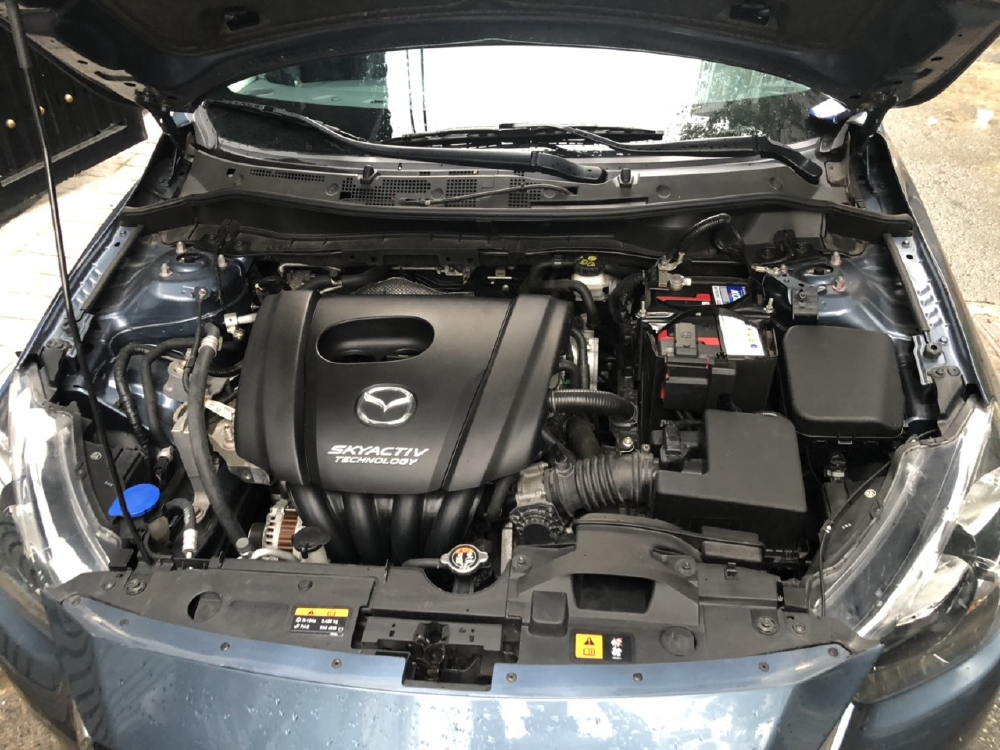 Bán Mazda 2 sedan 1.5AT màu xanh đá số tự động sản xuất 2016 biển Sài Gòn đi 14000km