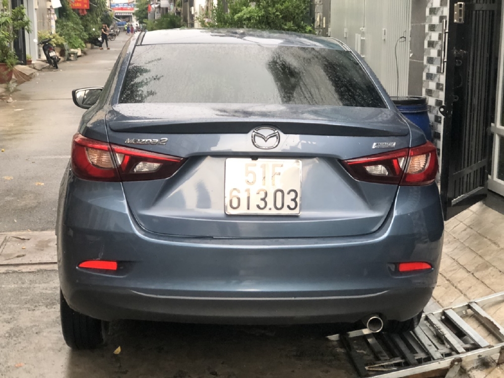 Bán Mazda 2 sedan 1.5AT màu xanh đá số tự động sản xuất 2016 biển Sài Gòn đi 14000km
