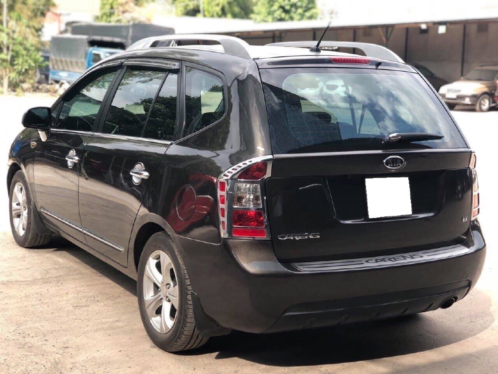 Bán nhanh xe Kia carens 2016 màu đen số sàn 7 chỗ, máy xăng