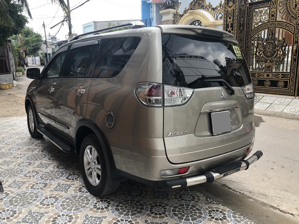 Gia đình bán Mitsubishi Zinger 2011 số sàn màu Vàng Kim rất đẹp