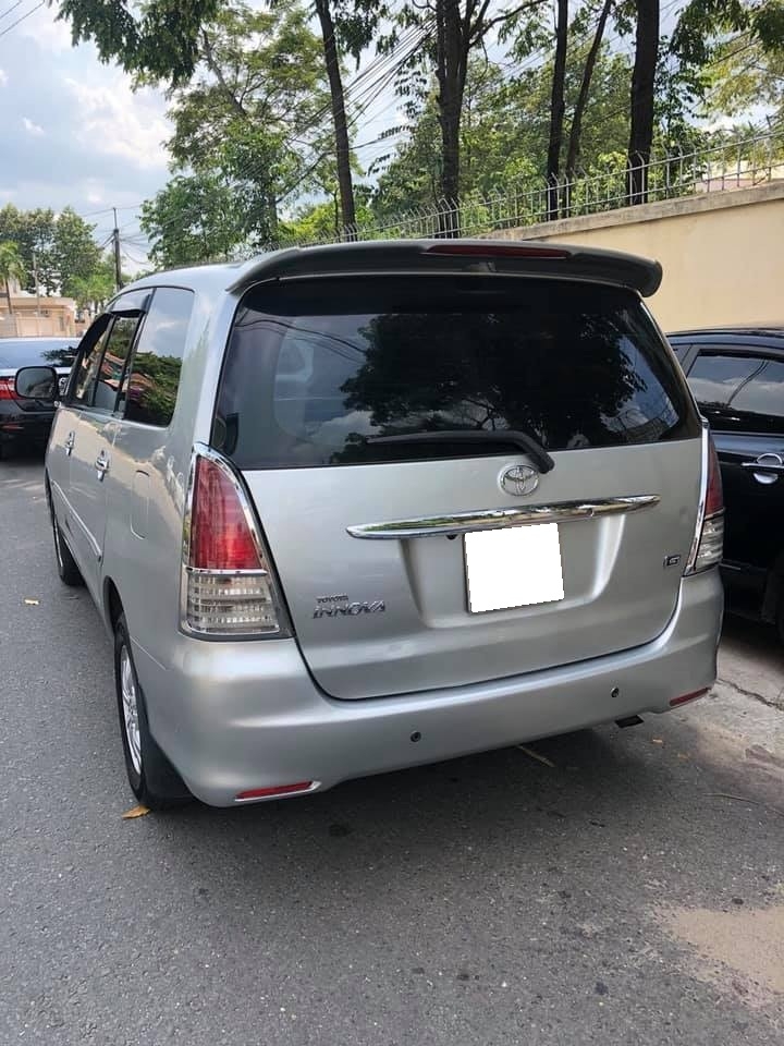 Gia đình cần bán xe Innova 2009, số sàn màu bạc