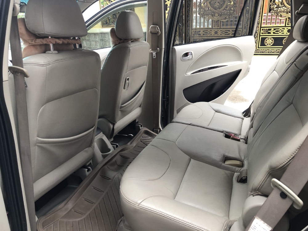 Gia đình bán Mitsubishi Zinger 2011 số sàn màu Vàng Kim rất đẹp