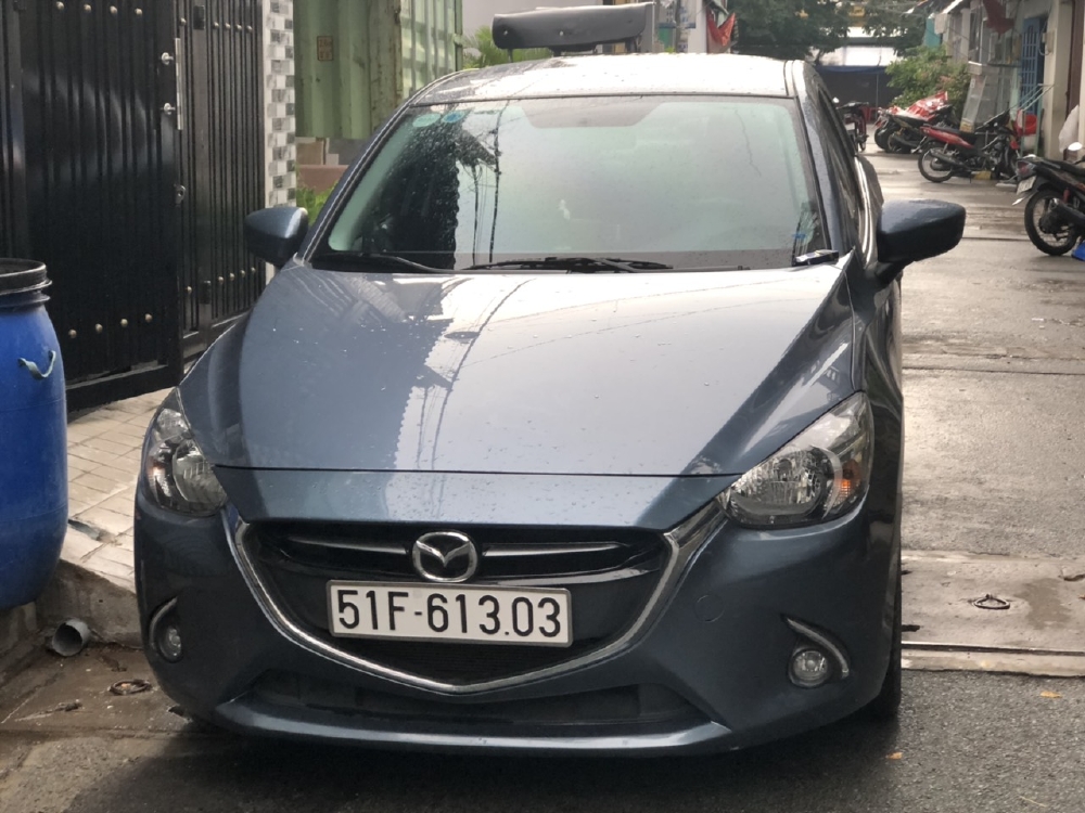 Bán Mazda 2 sedan 1.5AT màu xanh đá số tự động sản xuất 2016 biển Sài Gòn đi 14000km