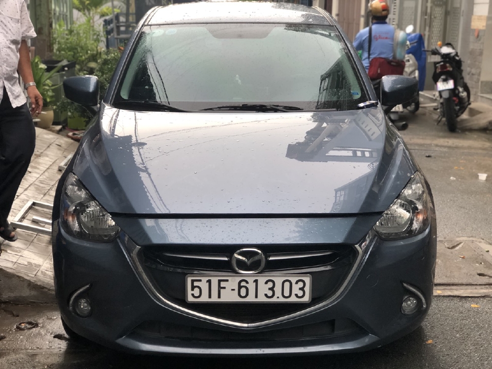 Bán Mazda 2 sedan 1.5AT màu xanh đá số tự động sản xuất 2016 biển Sài Gòn đi 14000km