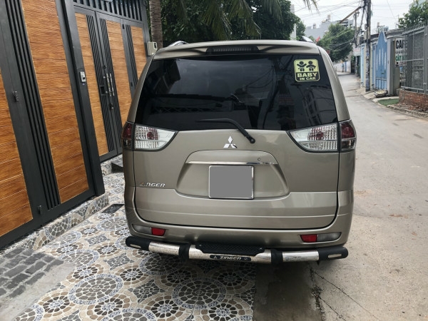 Gia đình bán Mitsubishi Zinger 2011 số sàn màu Vàng Kim rất đẹp