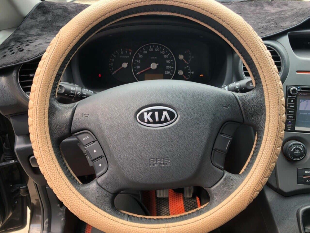 Bán nhanh xe Kia carens 2016 màu đen số sàn 7 chỗ, máy xăng