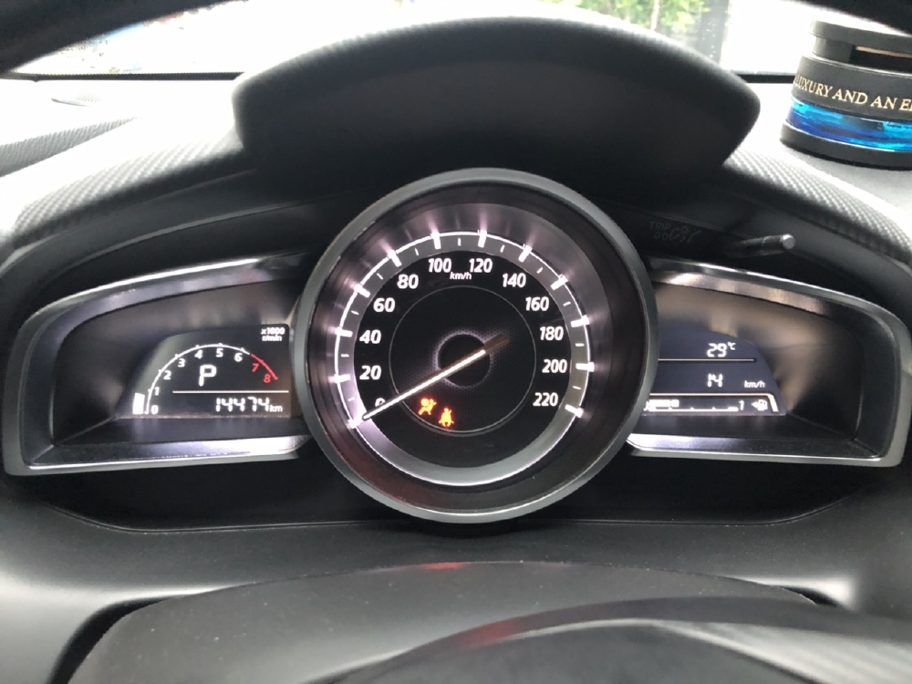 Bán Mazda 2 sedan 1.5AT màu xanh đá số tự động sản xuất 2016 biển Sài Gòn đi 14000km