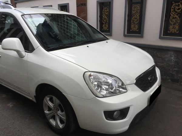 Bán Kia carens 2017 máy xăng số sàn Trắng tuyệt đẹp