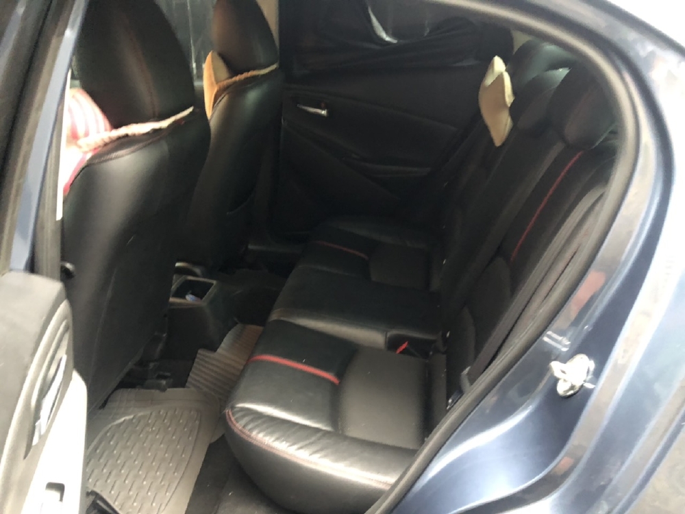 Bán Mazda 2 sedan 1.5AT màu xanh đá số tự động sản xuất 2016 biển Sài Gòn đi 14000km