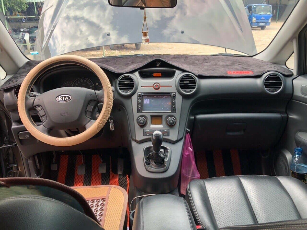 Bán nhanh xe Kia carens 2016 màu đen số sàn 7 chỗ, máy xăng