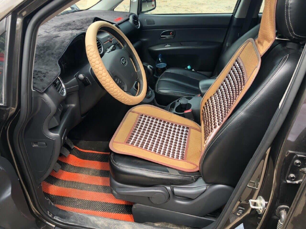 Bán nhanh xe Kia carens 2016 màu đen số sàn 7 chỗ, máy xăng