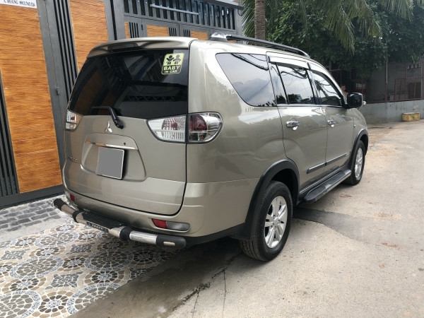 Gia đình bán Mitsubishi Zinger 2011 số sàn màu Vàng Kim rất đẹp