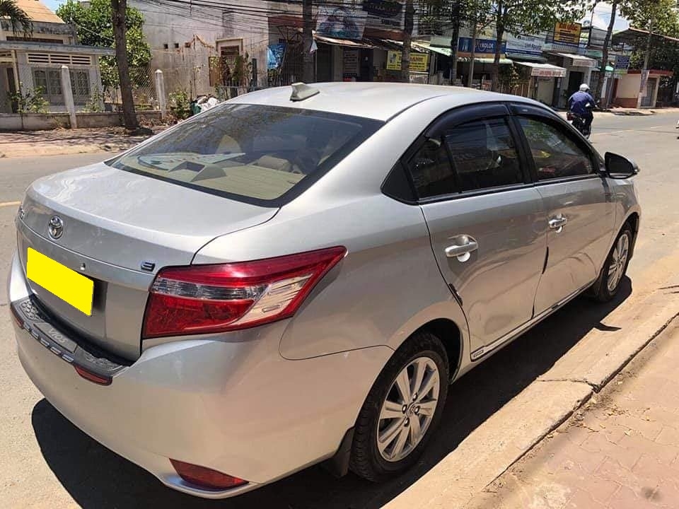 Cần bán gấp xe Vios 2018, số tự động, màu bạc