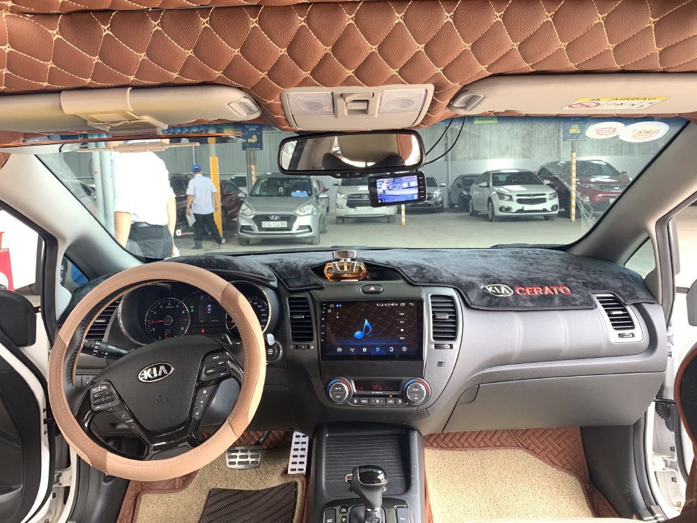 Bán Cerato 2.0AT 2018, màu trắng, siêu lướt, lên nhiều đồ chơi, giá TL