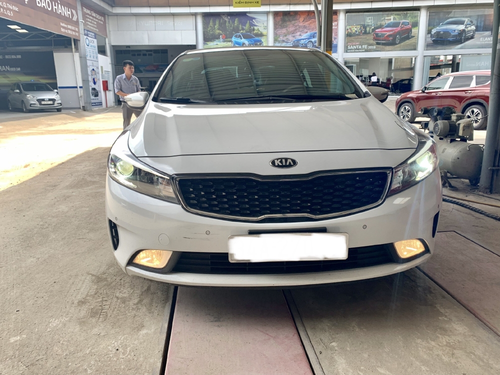 Bán Cerato 2.0AT 2018, màu trắng, siêu lướt, lên nhiều đồ chơi, giá TL
