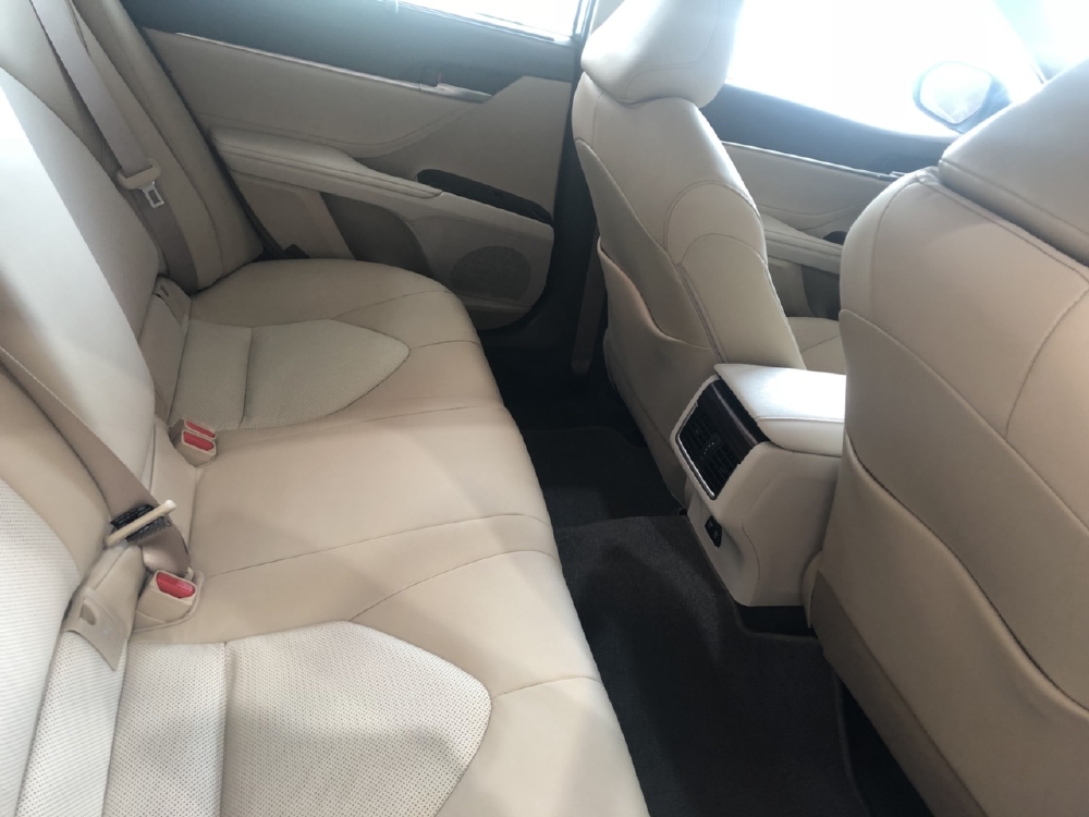 Camry 2.5q Màu Đen Giao Ngay