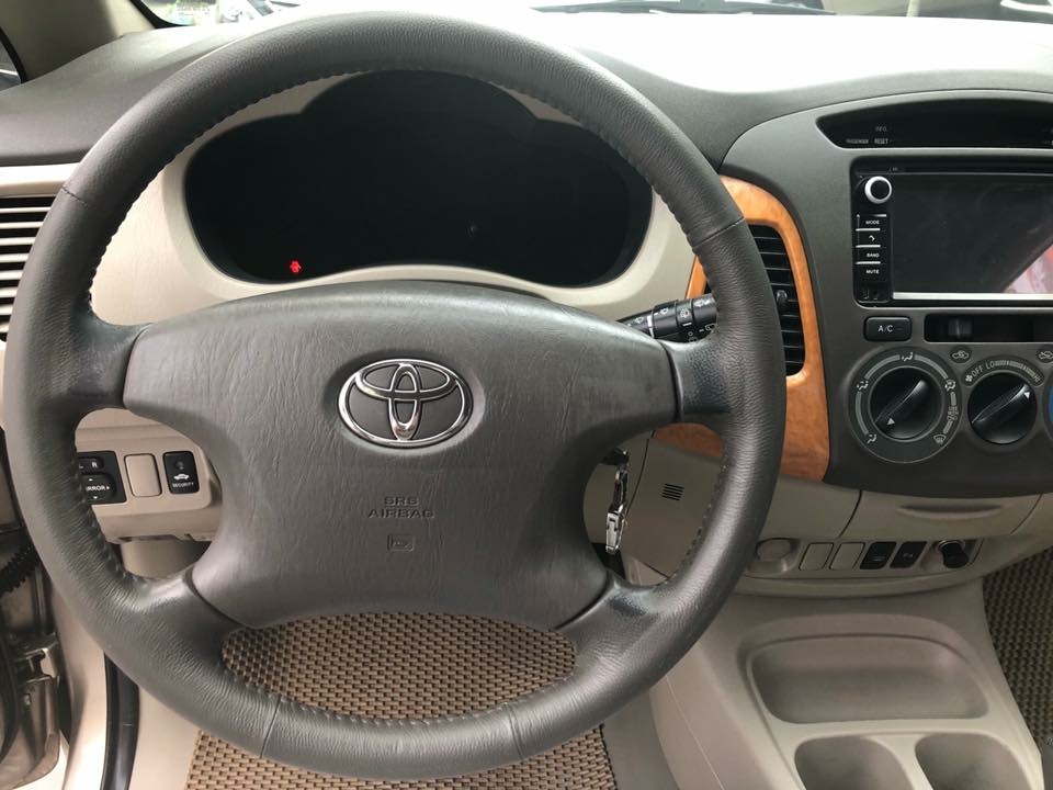 Gia đình cần bán Innova 2010 V, tự động, màu vàng cát, còn đẹp như mới,