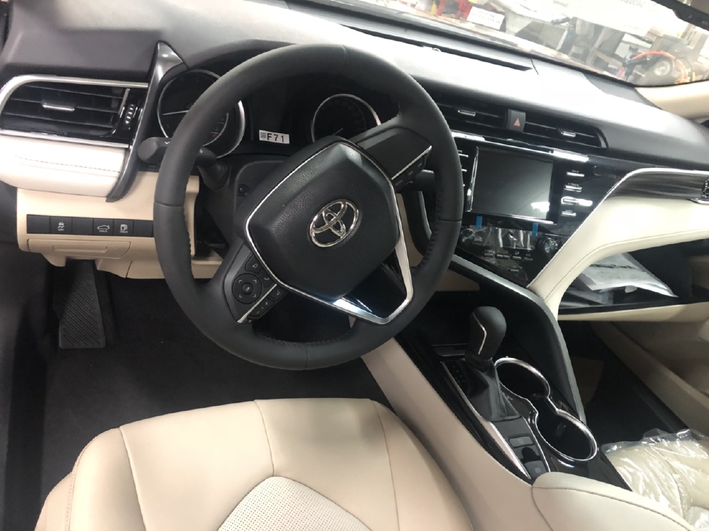 Camry 2.0G Màu Đen Giao Ngay - NHẬP KHẨU THÁI LAN