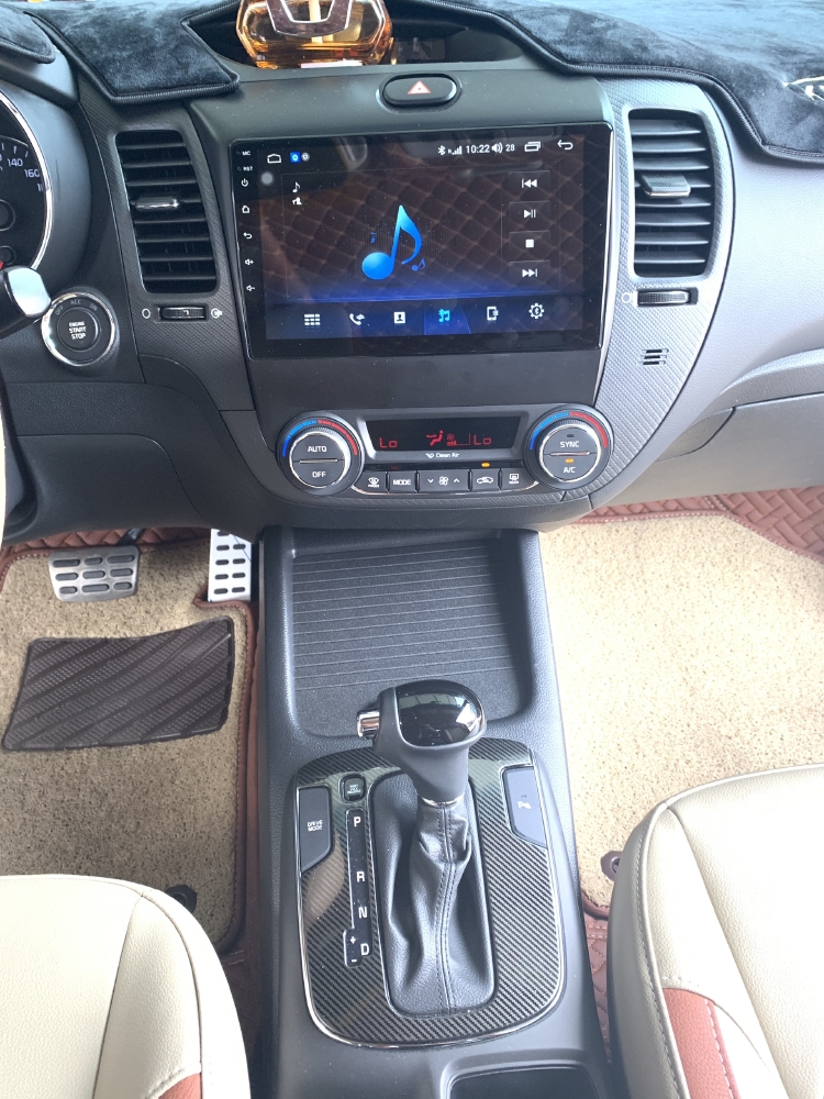 Bán Cerato 2.0AT 2018, màu trắng, siêu lướt, lên nhiều đồ chơi, giá TL