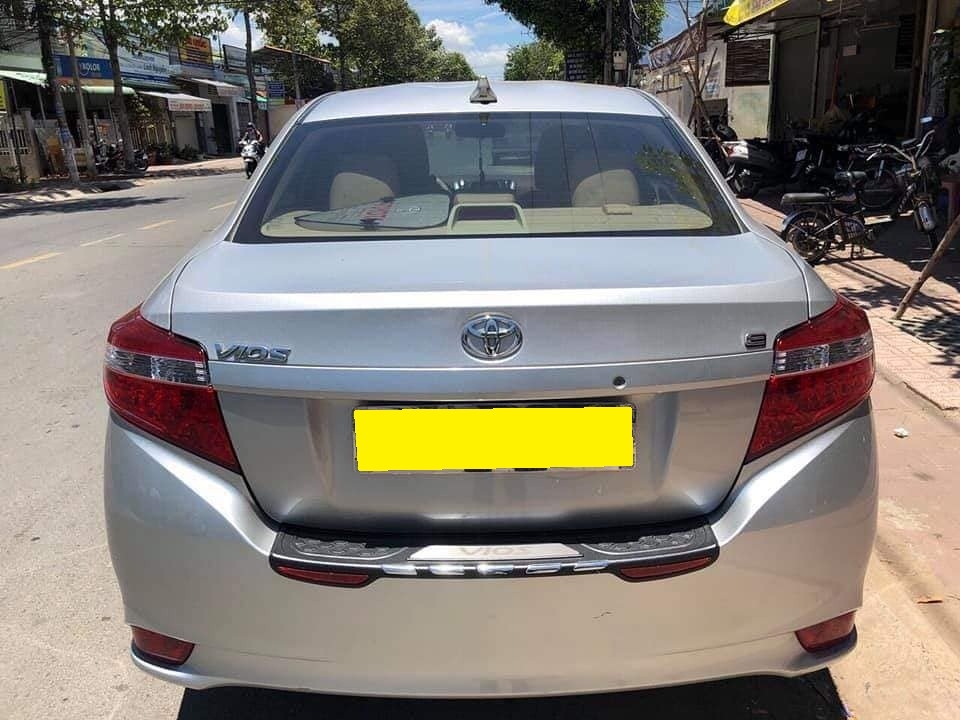 Cần bán gấp xe Vios 2018, số tự động, màu bạc