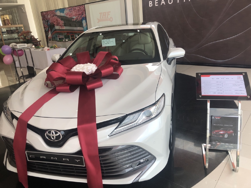 CAMRY 2.5Q MÀU TRẮNG NGỌC TRAI MỚI 100%