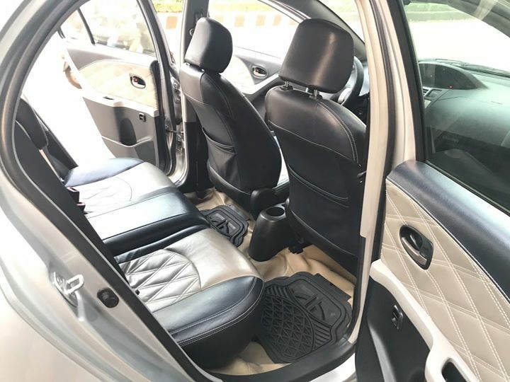 Kẹt tiền bán xe Yaris 2009 màu bạc số tự động nhập Nhật Bản