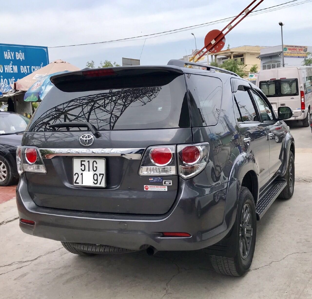 Fortuner 2.5G, 12/2016, màu xám, vỏ zin, sơ cua chưa dùng, giao dịch hãng