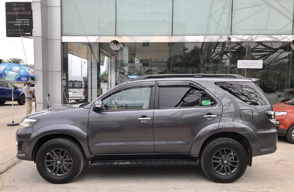 Fortuner 2.5G, 12/2016, màu xám, vỏ zin, sơ cua chưa dùng, giao dịch hãng