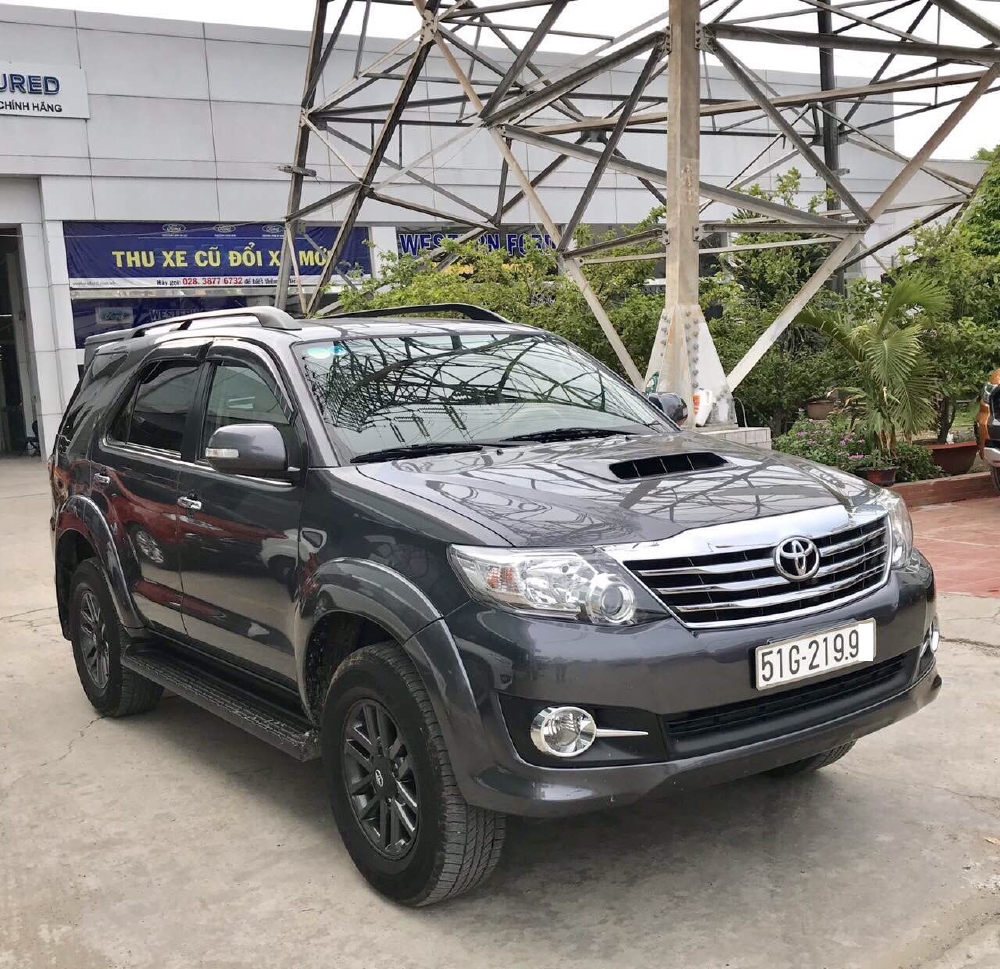 Fortuner 2.5G, 12/2016, màu xám, vỏ zin, sơ cua chưa dùng, giao dịch hãng