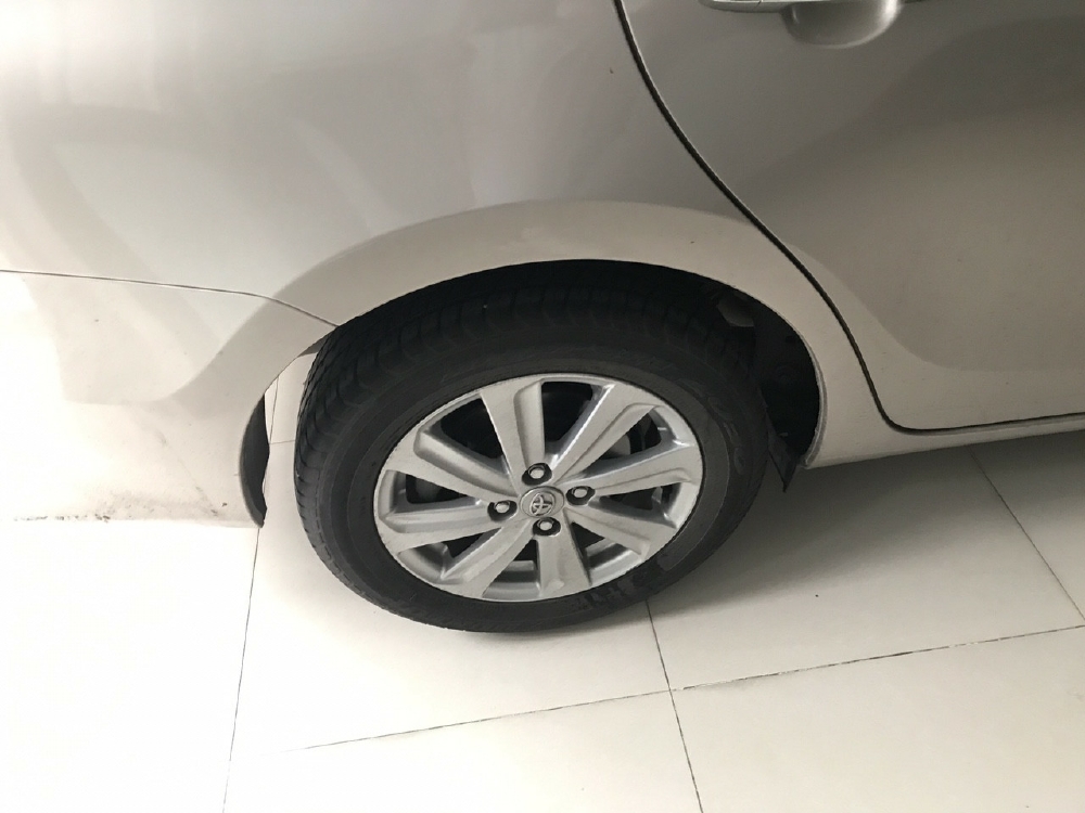 Cần bán xe Toyota Vios 1.5E 2016 số tự động màu vàng cát