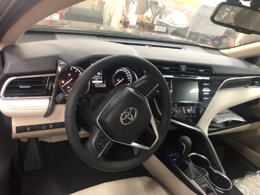 Camry 2.0G Màu Đen Giao Ngay - NHẬP KHẨU THÁI LAN