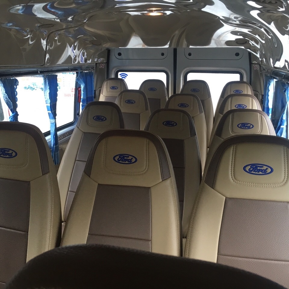 Gia đình cần bán Transit 2018, số sàn, máy dầu, còn mới tinh luôn