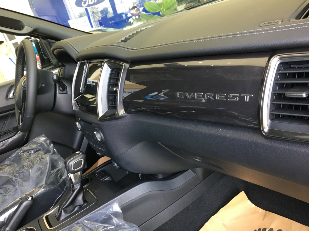 Ford Everest 2019 mới giá rẻ
