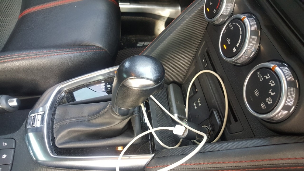 Bán Mazda 2 2016, màu nâu, đúng chất, xe nhập thái, giá TL, hổ trợ góp