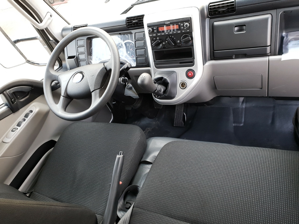 Xe tải Fuso Canter4.99 đời 2019 tải trọng 2,1 tấn đi vào thành phố. Xe Nhật chất lượng Nhật