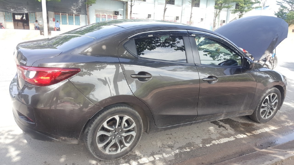 Bán Mazda 2 2016, màu nâu, đúng chất, xe nhập thái, giá TL, hổ trợ góp