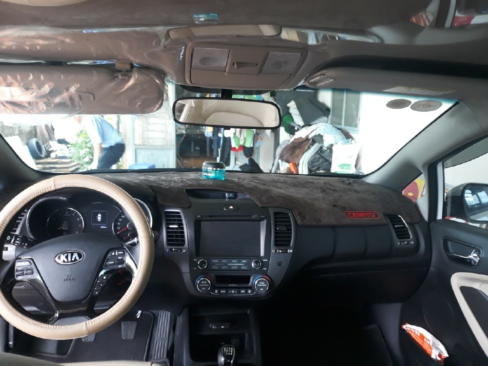 Bán Kia Cerato 1.6MT bản đủ màu trắng số sàn sản xuất cuối 2018 đi 1800km