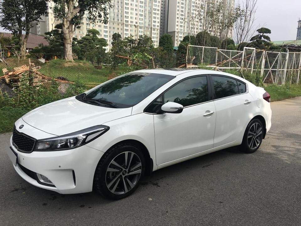 Bán Kia Cerato 8/2018 tự động màu trắng xe rất tuyệt