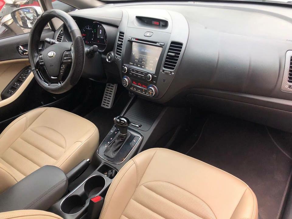 Bán Kia Cerato 8/2018 tự động màu trắng xe rất tuyệt