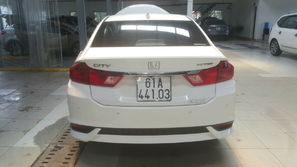 Bán Honda City TOP 1.5CVT màu trắng số tự động sản xuất 2018 đi 19000km