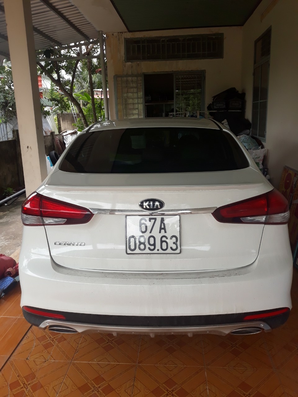 Bán Kia Cerato 1.6MT bản đủ màu trắng số sàn sản xuất cuối 2018 đi 1800km