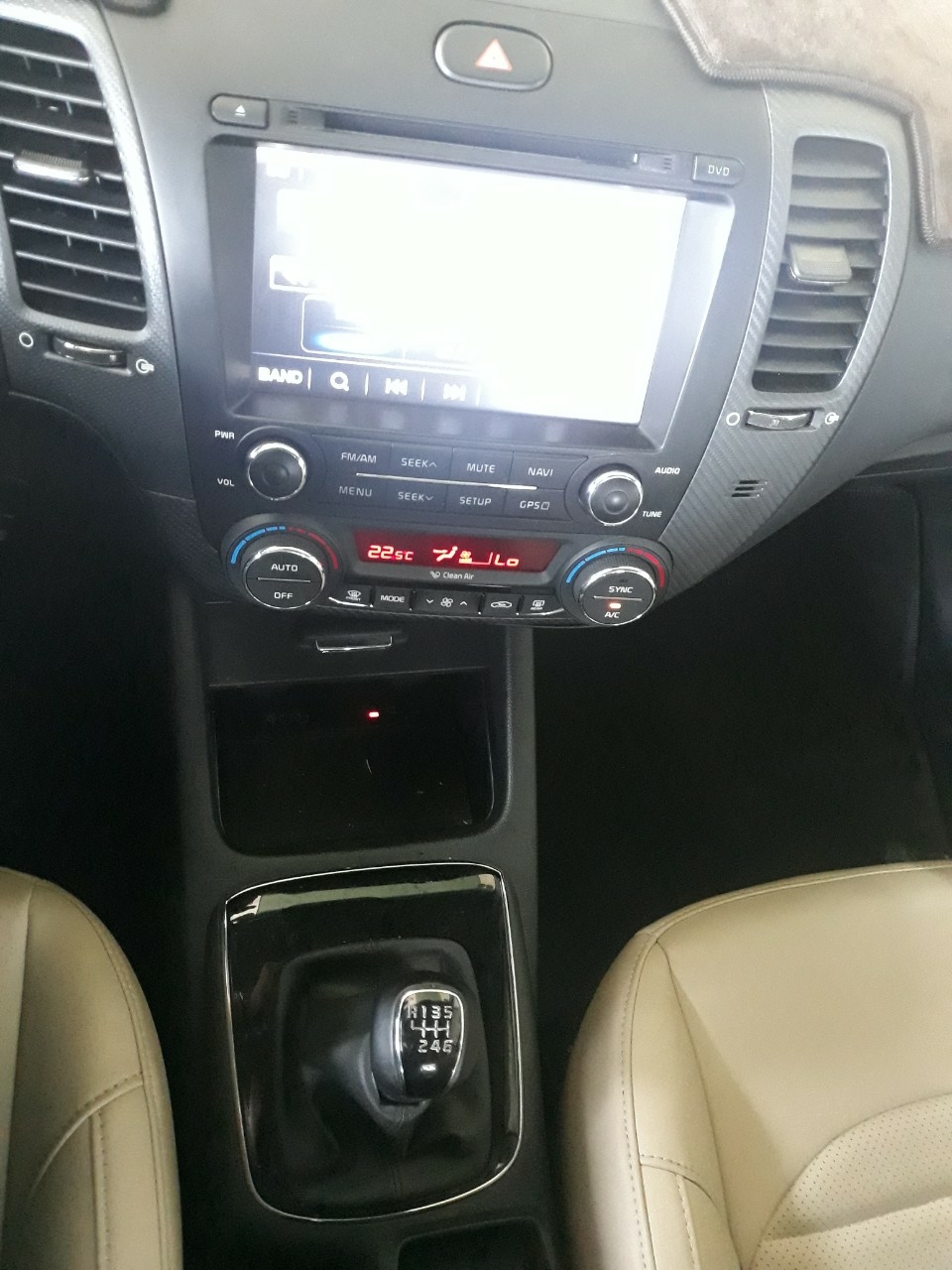 Bán Kia Cerato 1.6MT bản đủ màu trắng số sàn sản xuất cuối 2018 đi 1800km