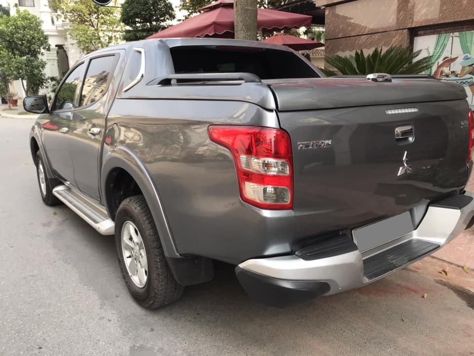 Bán Mitsubishi Triton 2018 tự động máy dầu Xám titan tuyệt đẹp.
