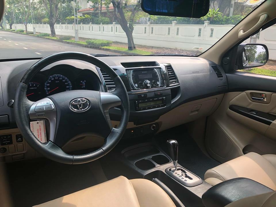 gia đình cần bán Fortuner 2014, số tự động máy xăng, màu xám lông chuột
