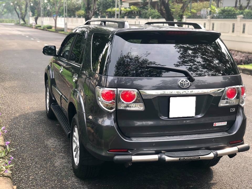 gia đình cần bán Fortuner 2014, số tự động máy xăng, màu xám lông chuột
