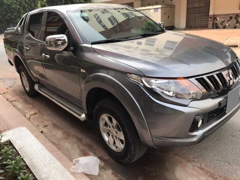Bán Mitsubishi Triton 2018 tự động máy dầu Xám titan tuyệt đẹp.