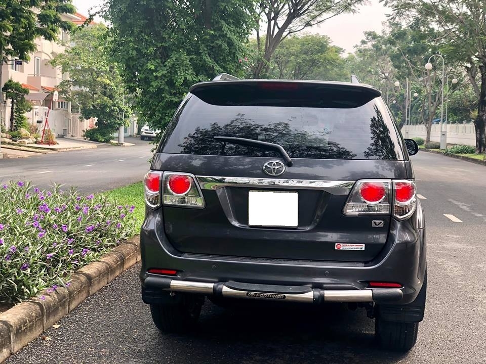 gia đình cần bán Fortuner 2014, số tự động máy xăng, màu xám lông chuột