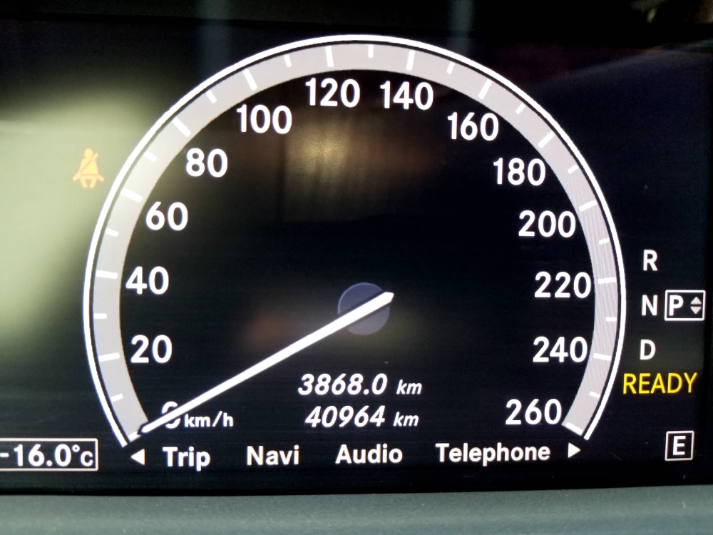 Cần bán xe Mercedes S400 model 2012 màu đen động cơ xăng điện