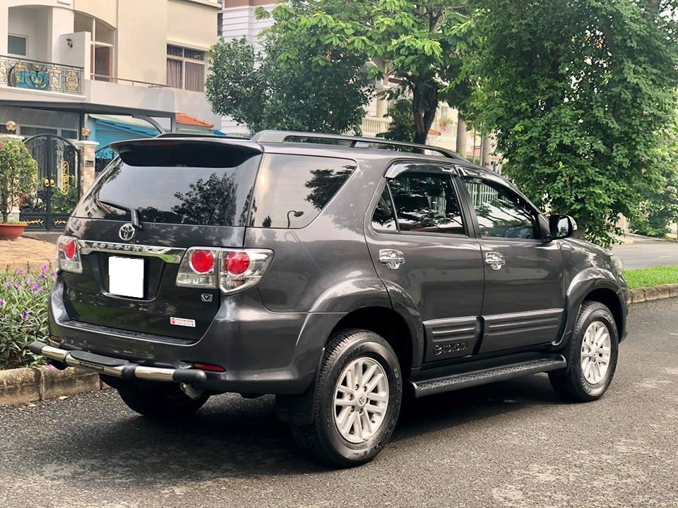 gia đình cần bán Fortuner 2014, số tự động máy xăng, màu xám lông chuột